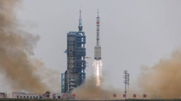 China da el primer paso para llegar a la Luna con vuelo tripulado antes de 2030: envía al espacio al primer científico civil