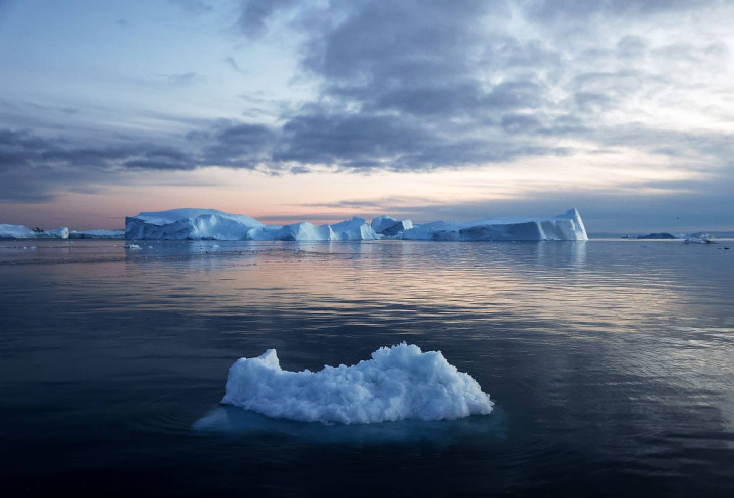 Un enorme iceberg se desprendió cerca de una base en la Antártida