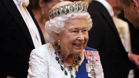 Reina Isabel II: cinco veces que la monarca rompió su estricto protocolo
