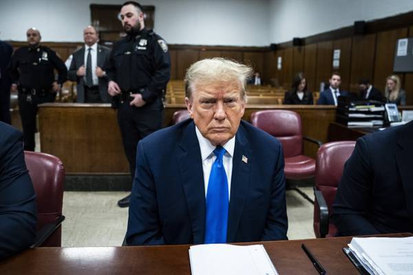 Sigue la selección de jurados en juicio a Trump; fiscalía pide sanción al expresidente por desacato