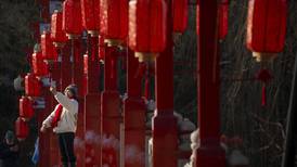 China recibe el Año Nuevo Lunar con grandes reuniones, deja atrás confinamiento