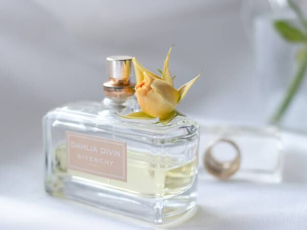 Estos perfumes para mujer con olor a vainilla brindarán un toque de dulzura en tu aroma