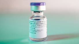 Informe de Pfizer BioNTech afirma que tercera dosis “neutraliza” la variante ómicron