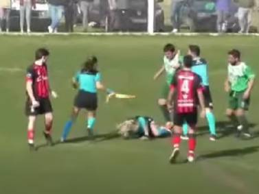 Una árbitra sufrió agresión física en pleno partido por parte de un jugador