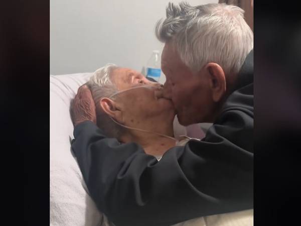 Emotiva despedida de un abuelo a su esposa tras 73 años de matrimonio