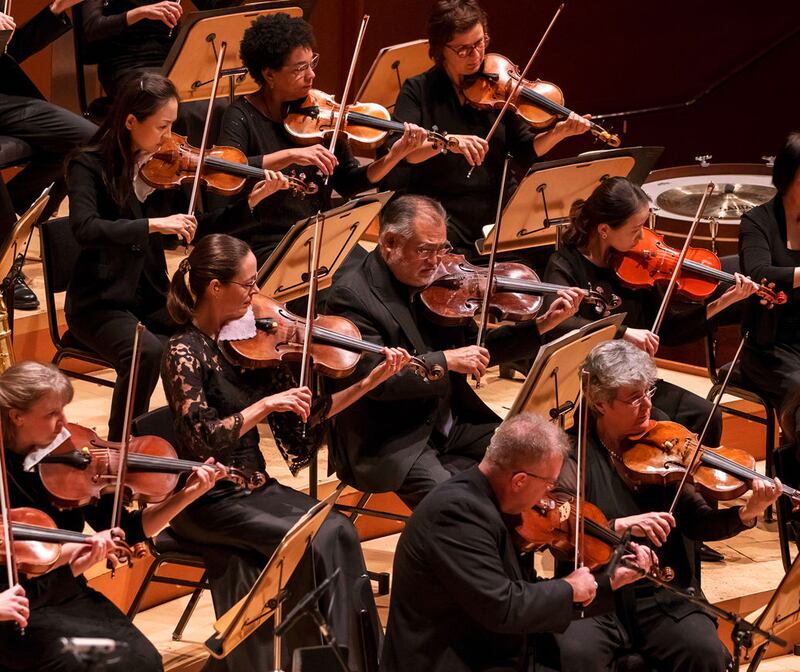 El sonido de la mujer se escuchó en toda la sala