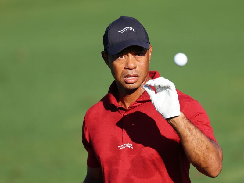 Tiger Woods lanza a la venta primeros productos de su marca deportiva: camisas polo cuestan 175 dólares