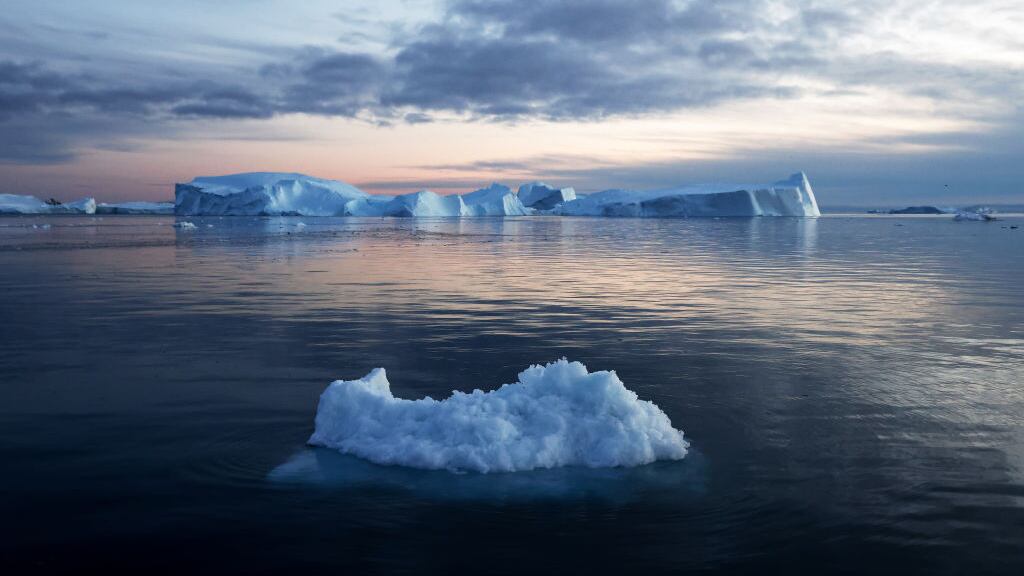 Un enorme iceberg se desprendió cerca de una base en la Antártida