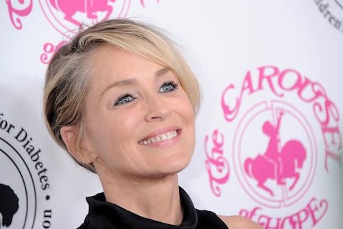 Sharon Stone reveló que un productor le sugirió tener relaciones sexuales con una de sus coestrellas para que "actuara mejor"