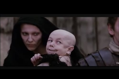 Así luce el bebé demonio que salió en la película ‘La pasión de Cristo’ a sus 61 años