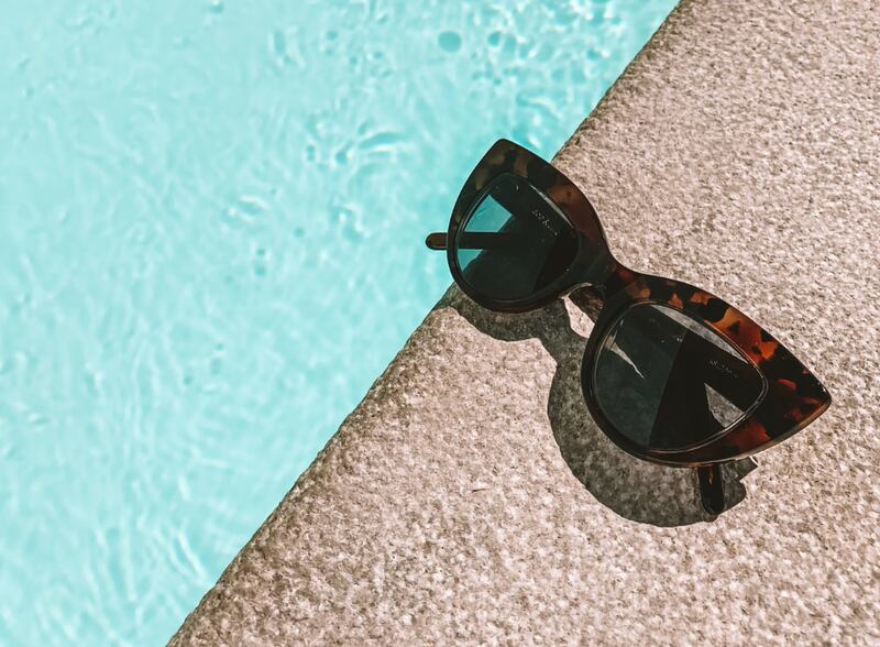 Las gafas anchas están de moda